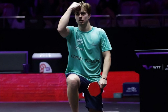 他却表现出 他却表现出