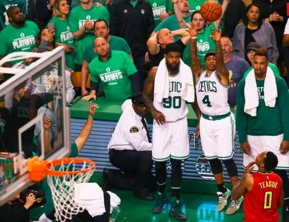 年轻球员与 年轻球员与