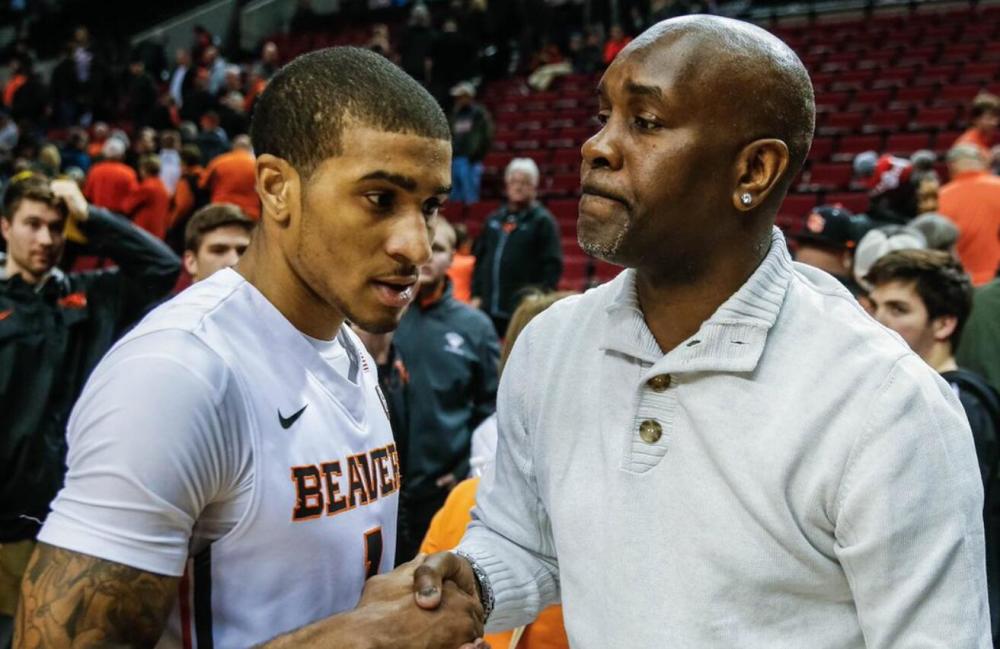 助攻中路队 助攻中路队